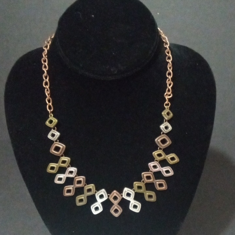 Paparazzi Chic Diamond Pattern Necklace